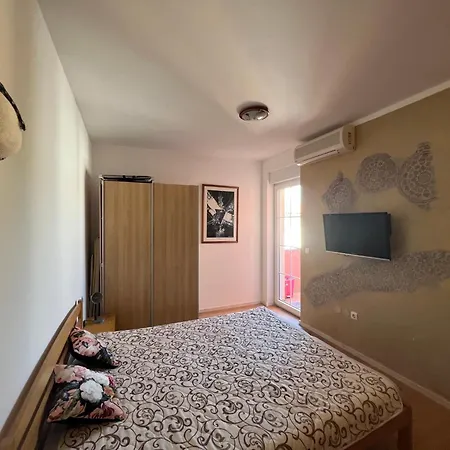 Alic Apartment *